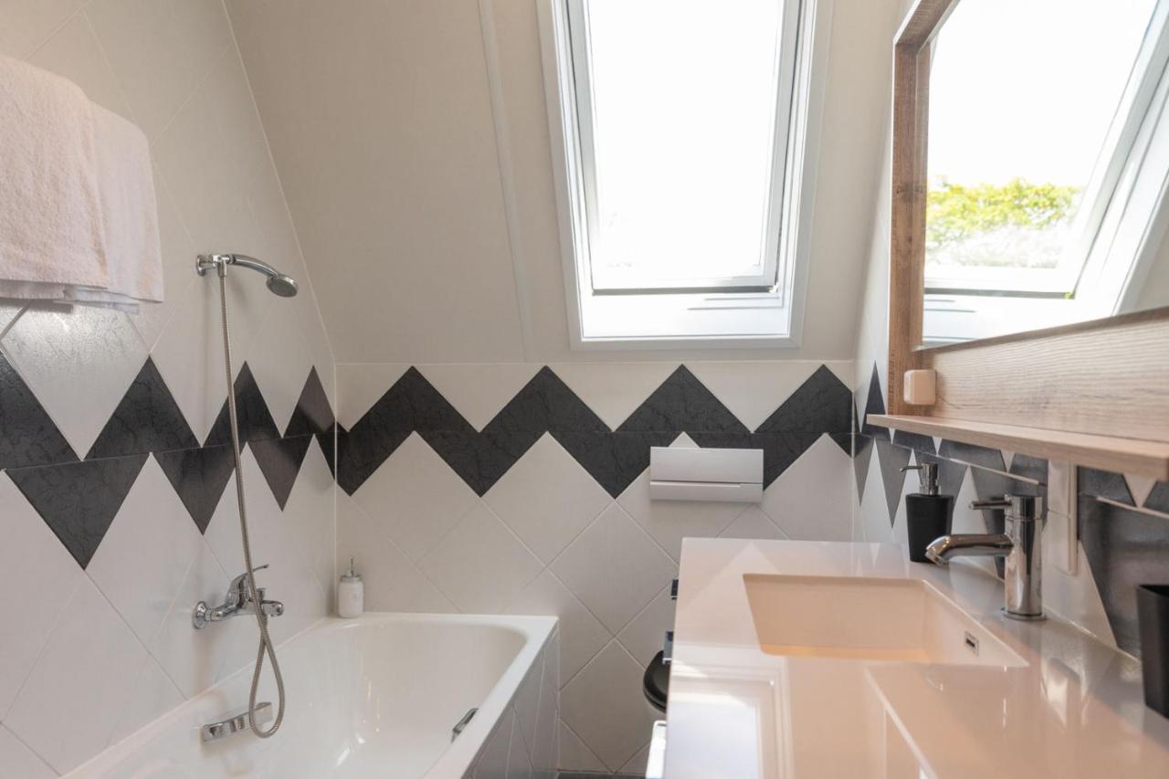 Hotel-Restaurant Loodsmans Welvaren Bv Den Hoorn  Bagian luar foto