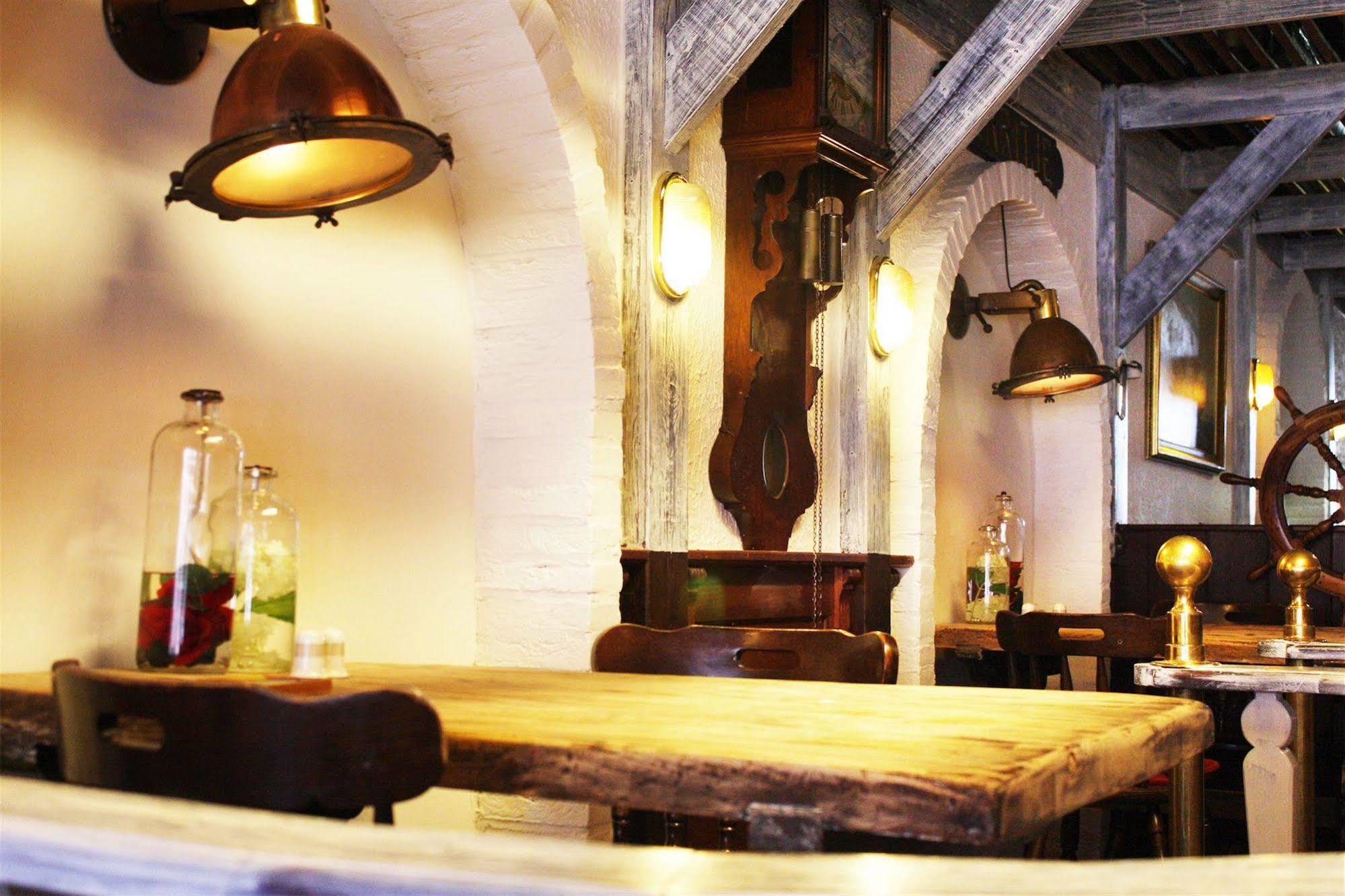 Hotel-Restaurant Loodsmans Welvaren Bv Den Hoorn  Bagian luar foto