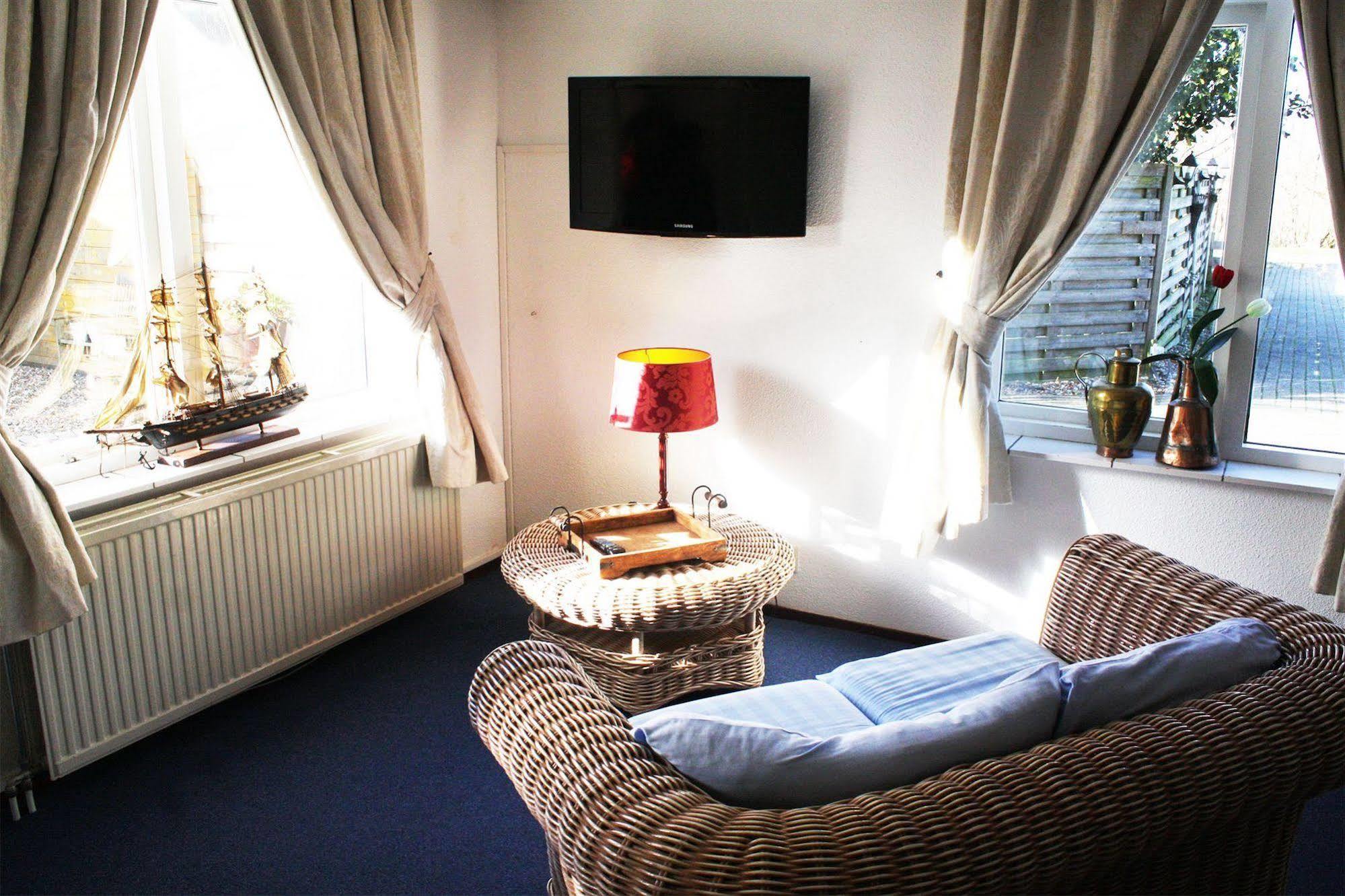 Hotel-Restaurant Loodsmans Welvaren Bv Den Hoorn  Bagian luar foto